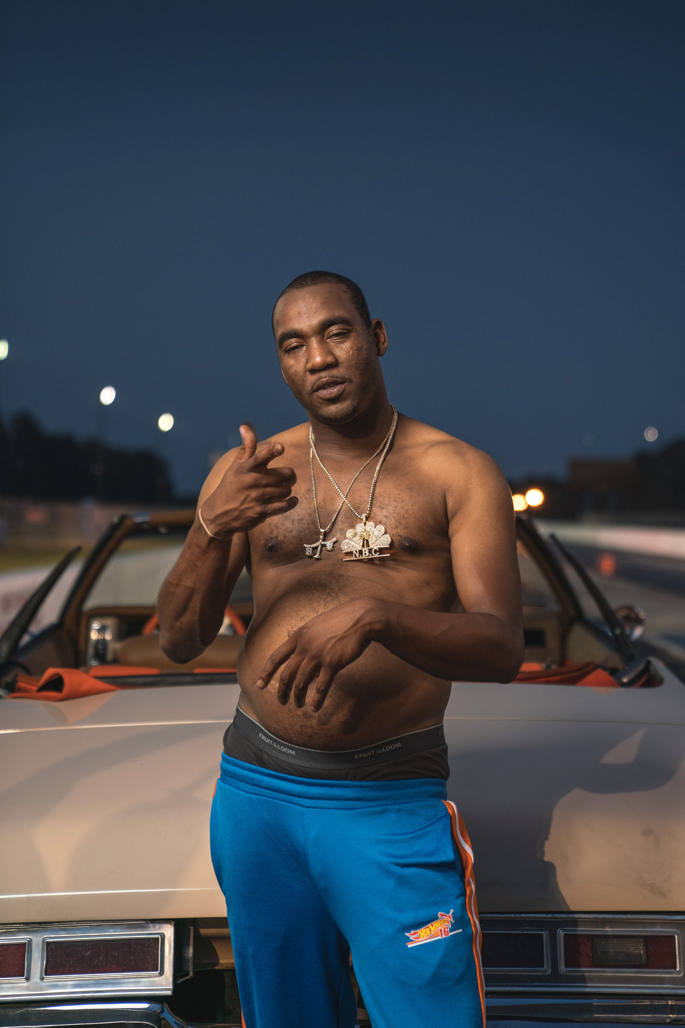 Country C in front of his cantaloupe DONK 
