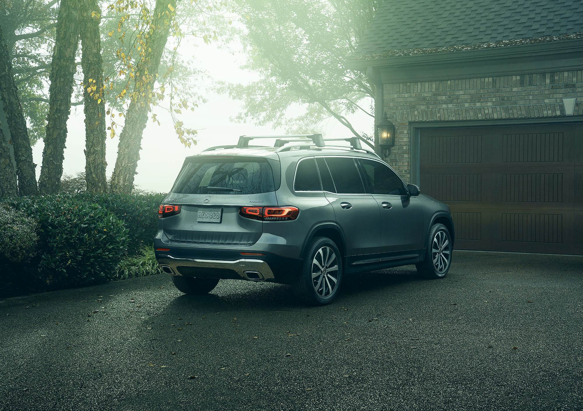 Mercedes-Benz GLB commercial photography