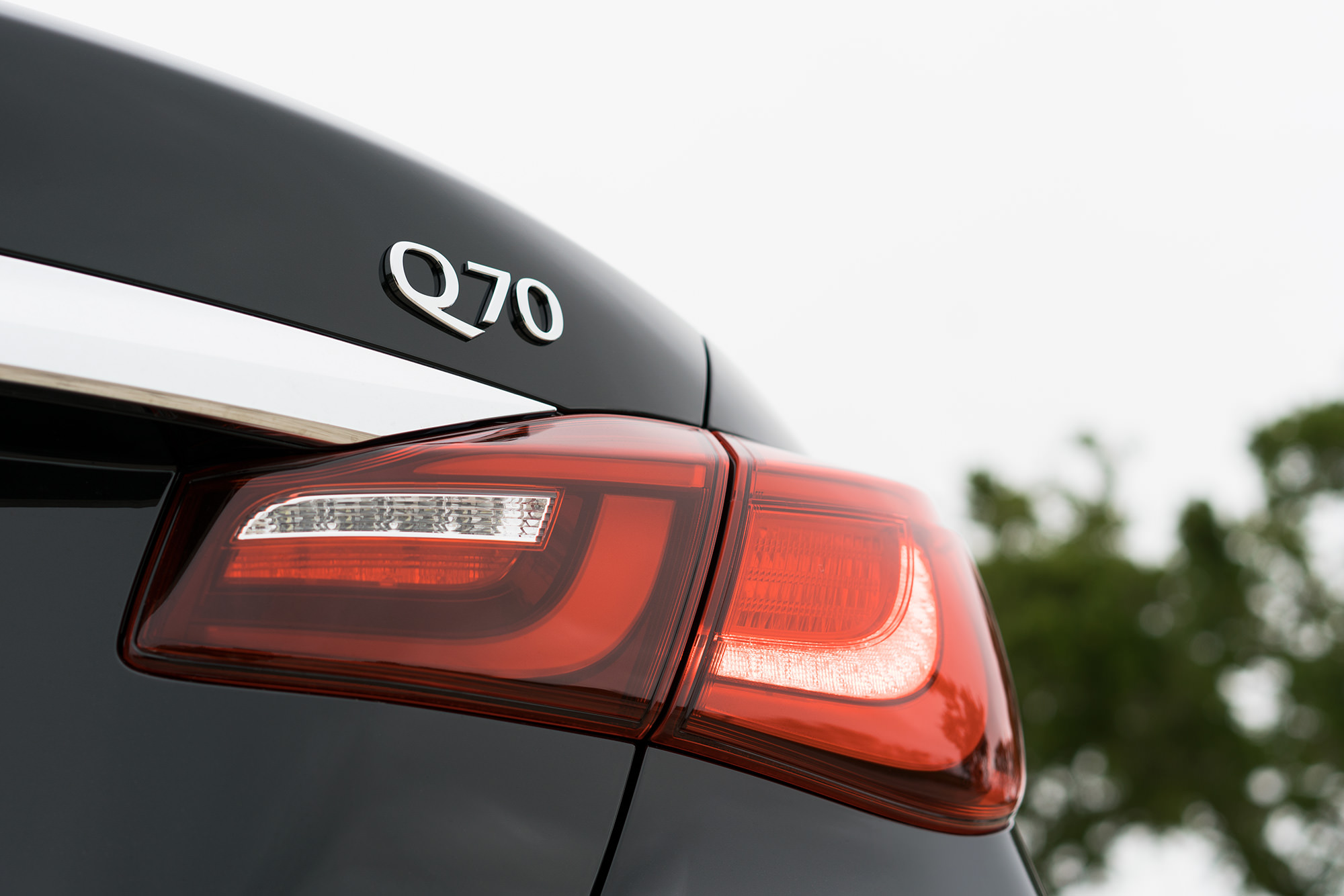 Rear badging of black Infiniti Q70